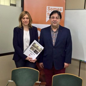 La portavoz de C´s Albacete reunida con Santos Gabaldón, director de la Banda Sinfónica Municipal