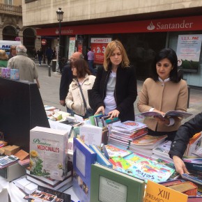 Carmen Picazo y Francis Rubio celebran el Día del Libro