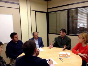 Arturo y Carmen en la reunión con Romica.