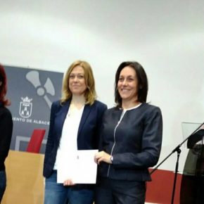 Carmen Picazo celebra el éxito del programa de 'Becas para jóvenes titulados'