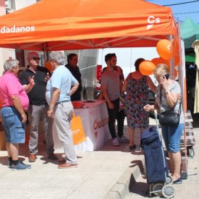 Ciudadanos recoge las demandas de los vecinos de Barrax