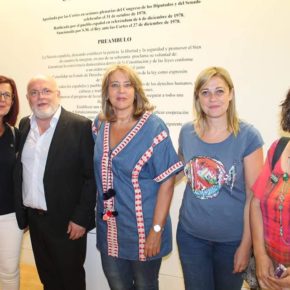 Carmen Picazo visita la expoxición 'Constitución Española, 40 años de progreso'
