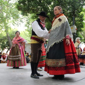 Carmen Picazo participa en el desfile de exaltación del traje manchego