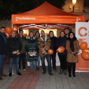 Ciudadanos Albacete recibe el apoyo de decenas de vecinos en su 'Carpa ciudadana'