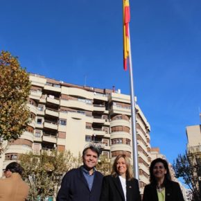 Carmen Picazo: "La bandera de España es la bandera de todos. Hoy la izamos para reafirmar nuestro compromiso con la Constitución"