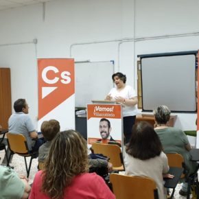 Ángel Perea y Onésimo Eduardo González realizaron ayer el primer acto de campaña del Ciudadanos Villarrobledo en el que apostaron por la modernidad, transparencia, igualdad real y una España del siglo XXI”