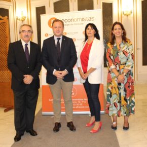 Vicente Casañ ha participado en la apertura del I Foro Profesional de Economía